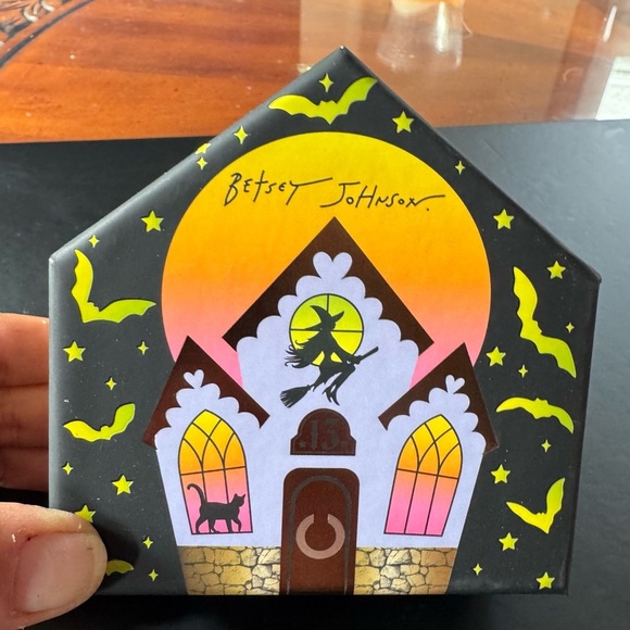 Betsey Johnson 2025 Halloween Earrings Set with Gift Box - Picture 2 of 3